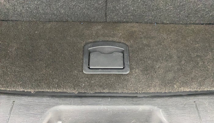 2020 Mahindra XUV500 W9, Diesel, Manual, 78,213 km, Boot Inside