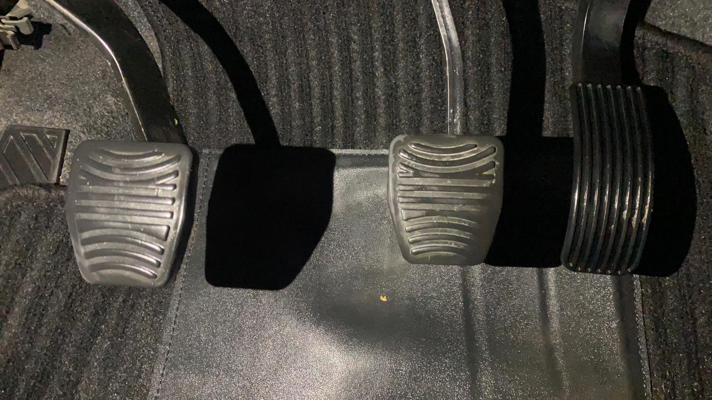 2020 Mahindra XUV500 W9, Diesel, Manual, 78,213 km, Pedals