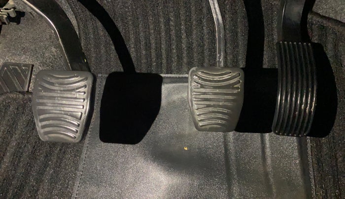2020 Mahindra XUV500 W9, Diesel, Manual, 78,213 km, Pedals