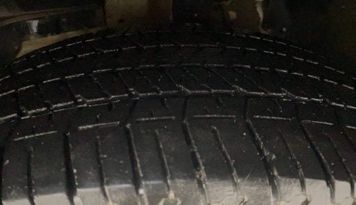 2020 Mahindra XUV500 W9, Diesel, Manual, 78,213 km, Left Front Tyre Tread