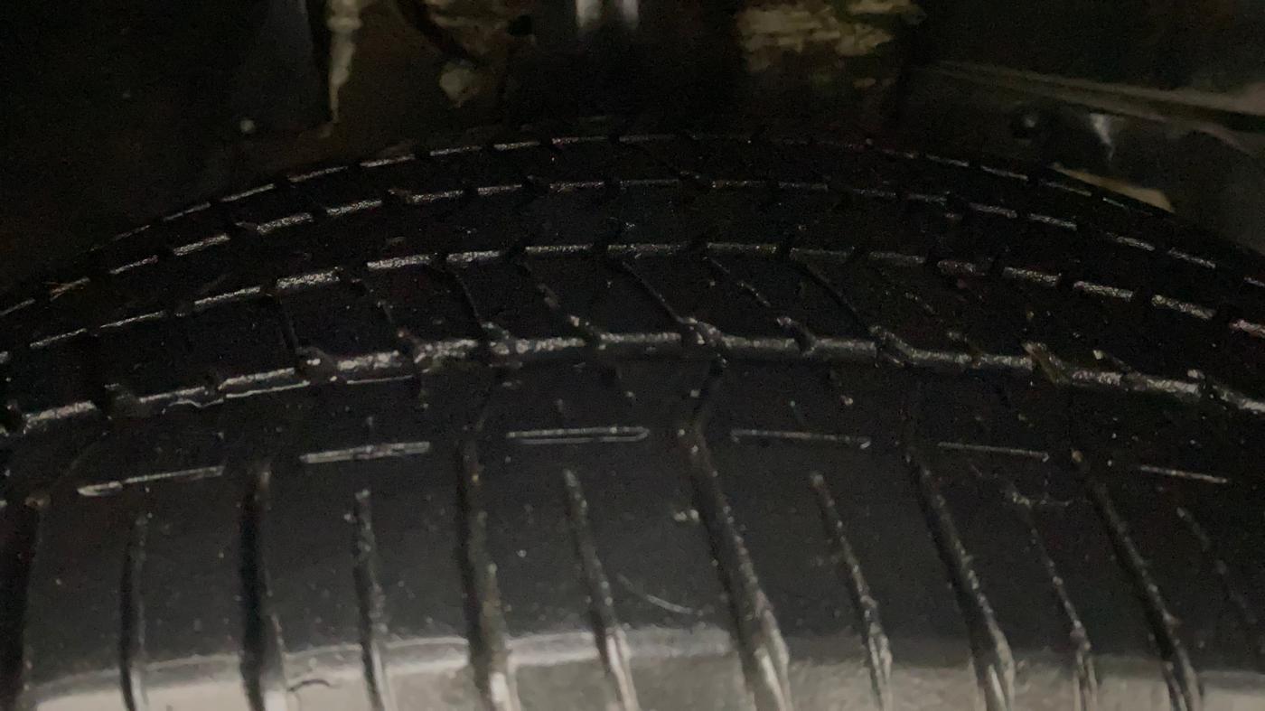 2020 Mahindra XUV500 W9, Diesel, Manual, 78,213 km, Right Front Tyre Tread