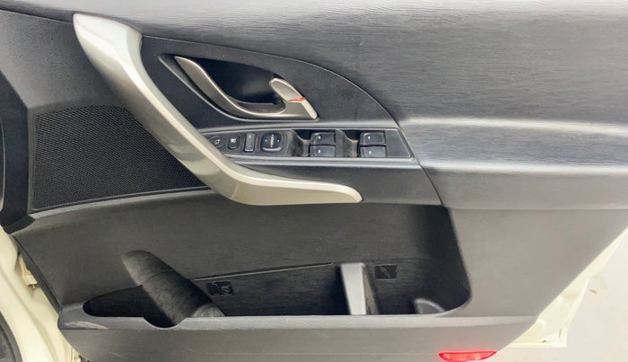 2020 Mahindra XUV500 W9, Diesel, Manual, 78,213 km, Driver Side Door Panels Control