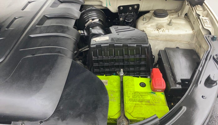 2020 Mahindra XUV500 W9, Diesel, Manual, 78,213 km, Engine View - Left
