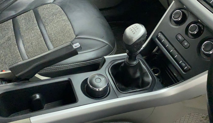 2019 Tata NEXON XM DIESEL, Diesel, Manual, 60,612 km, Gear lever - Knob cover torn