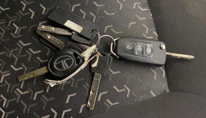 2022 Tata Tiago XZ PLUS CNG, CNG, Manual, 58,660 km, Key Close Up