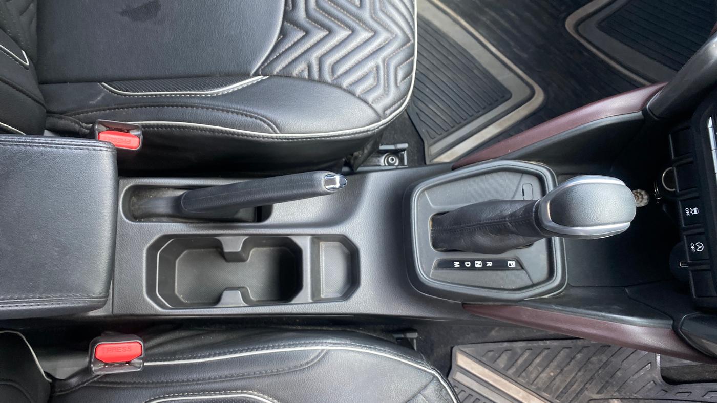 2023 Maruti Grand Vitara DELTA SMART HYBRID AT, Petrol, Automatic, 46,095 km, Gear Lever