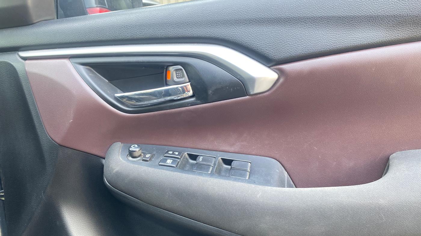 2023 Maruti Grand Vitara DELTA SMART HYBRID AT, Petrol, Automatic, 46,095 km, Driver Side Door Panels Control