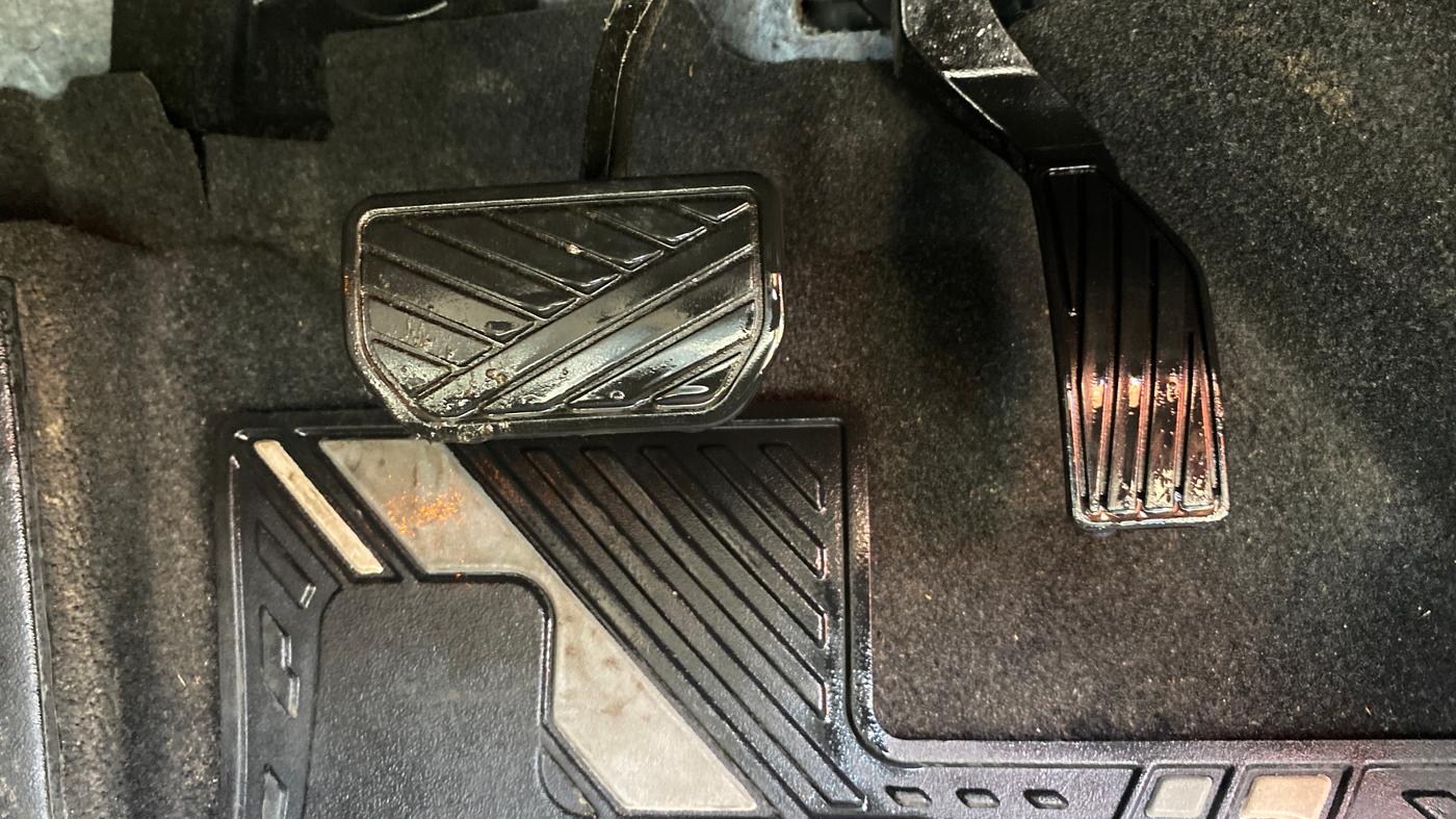 2023 Maruti Grand Vitara DELTA SMART HYBRID AT, Petrol, Automatic, 46,095 km, Pedals