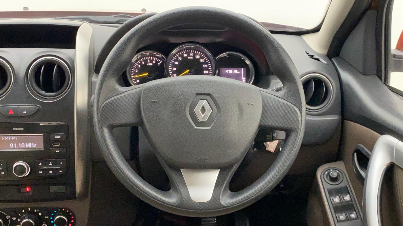 2017 Renault Duster RXL 1.6 PETROL, Petrol, Manual, 48,000 km, Steering Wheel Close Up