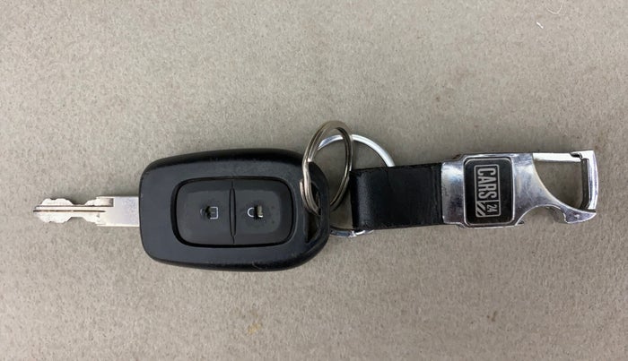 2017 Renault Duster RXL 1.6 PETROL, Petrol, Manual, 48,000 km, Key Close Up