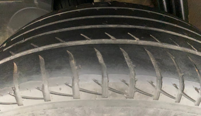 2017 Renault Duster RXL 1.6 PETROL, Petrol, Manual, 48,000 km, Right Rear Tyre Tread