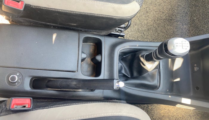 2020 Renault TRIBER RXZ, Petrol, Manual, 82,282 km, Gear Lever