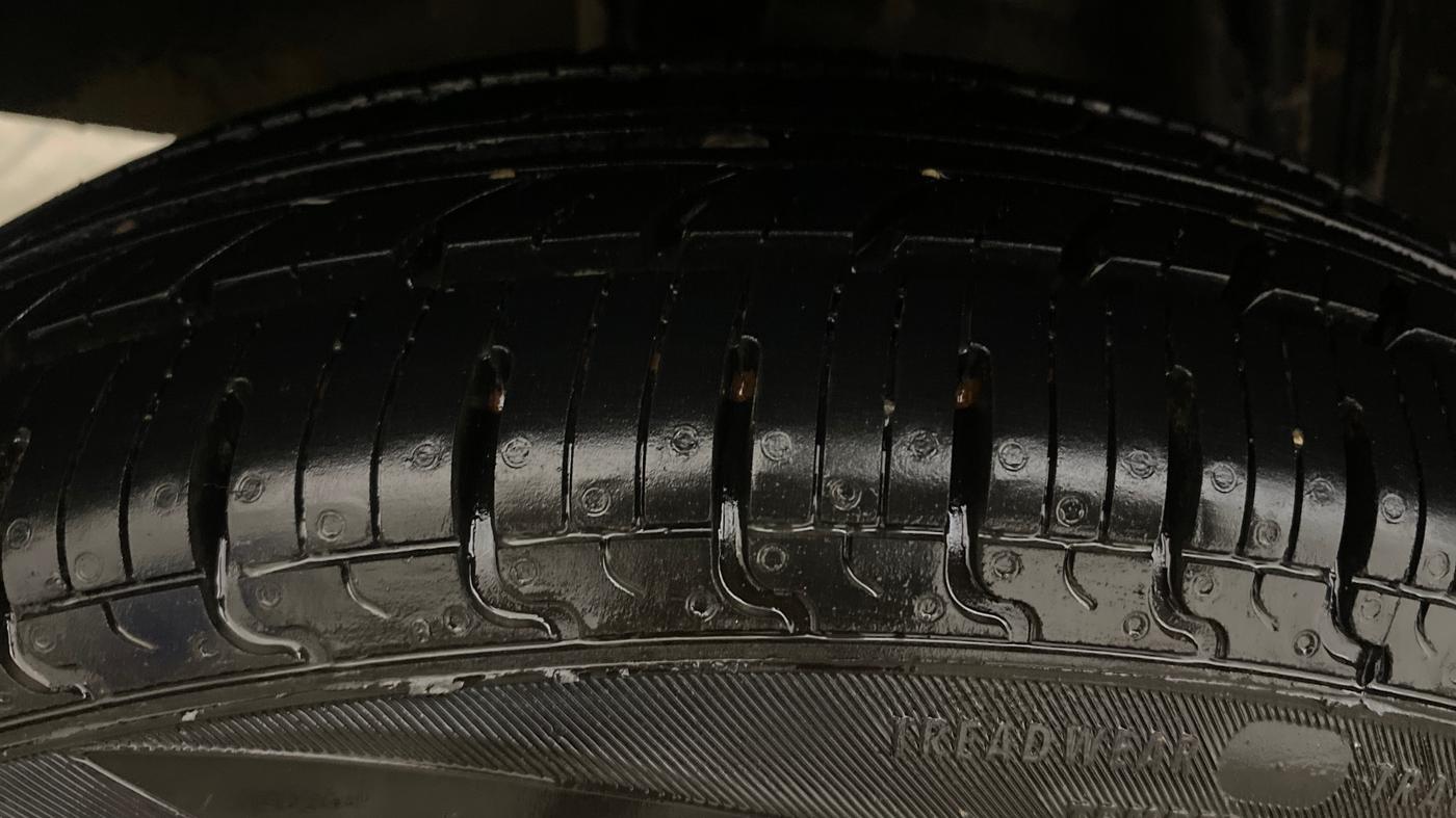 2018 Renault Kwid RXL, Petrol, Manual, 70,303 km, Right Rear Tyre Tread