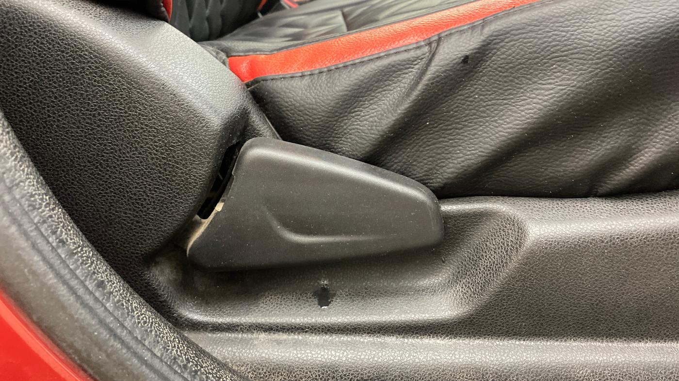 2018 Renault Kwid RXL, Petrol, Manual, 70,303 km, Driver Side Adjustment Panel