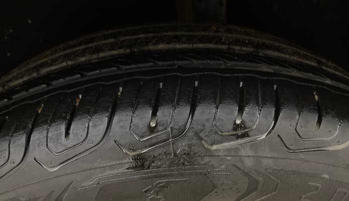 2015 Ford Ecosport TITANIUM 1.5L PETROL AT, Petrol, Automatic, 74,931 km, Left Rear Tyre Tread