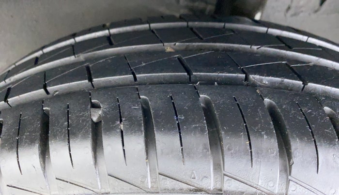 2019 Renault Kwid RXL, Petrol, Manual, 6,755 km, Left Rear Tyre Tread