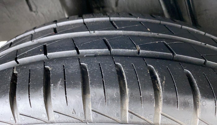 2019 Renault Kwid RXL, Petrol, Manual, 6,755 km, Right Rear Tyre Tread