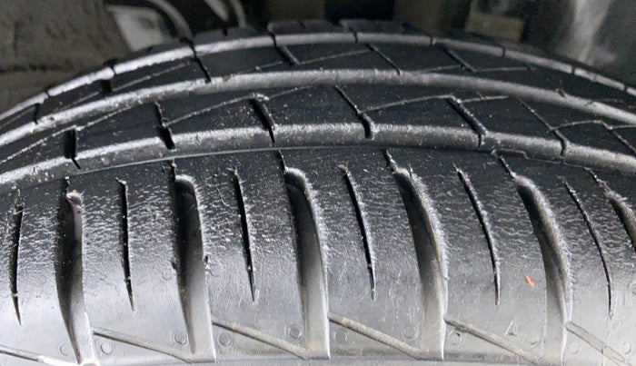 2019 Renault Kwid RXL, Petrol, Manual, 6,755 km, Right Front Tyre Tread