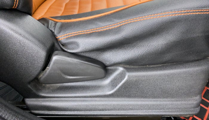 2019 Renault Kwid RXL, Petrol, Manual, 6,755 km, Driver Side Adjustment Panel