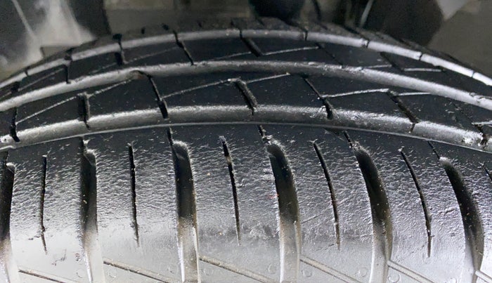 2019 Renault Kwid RXL, Petrol, Manual, 6,755 km, Left Front Tyre Tread