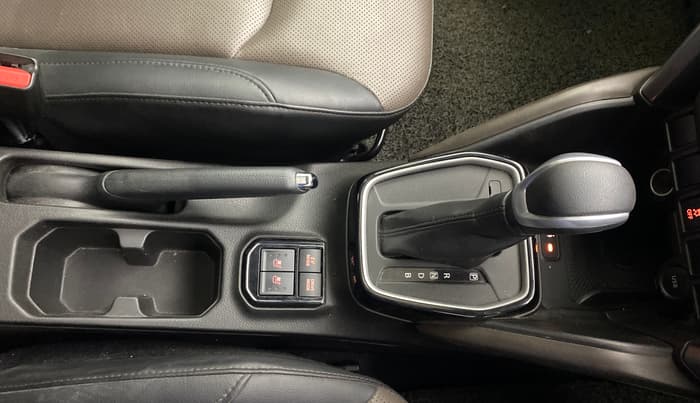 2022 Toyota URBAN CRUISER HYRYDER V HYBRID, Hybrid, Automatic, 54,927 km, Gear Lever