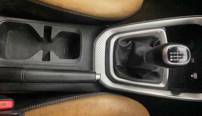 2022 KIA SONET HTX 1.0 IMT, Petrol, Manual, 84,667 km, Gear Lever