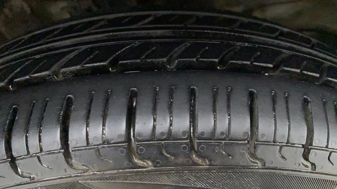 2014 Maruti Wagon R 1.0 LXI CNG, CNG, Manual, 74,921 km, Right Front Tyre Tread