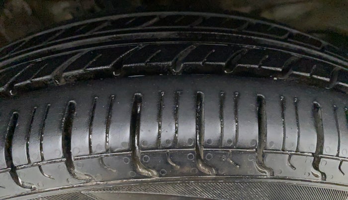 2014 Maruti Wagon R 1.0 LXI CNG, CNG, Manual, 74,921 km, Right Front Tyre Tread