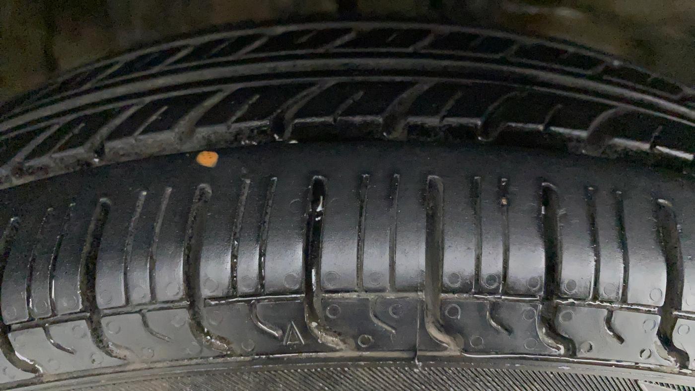 2014 Maruti Wagon R 1.0 LXI CNG, CNG, Manual, 74,921 km, Left Front Tyre Tread