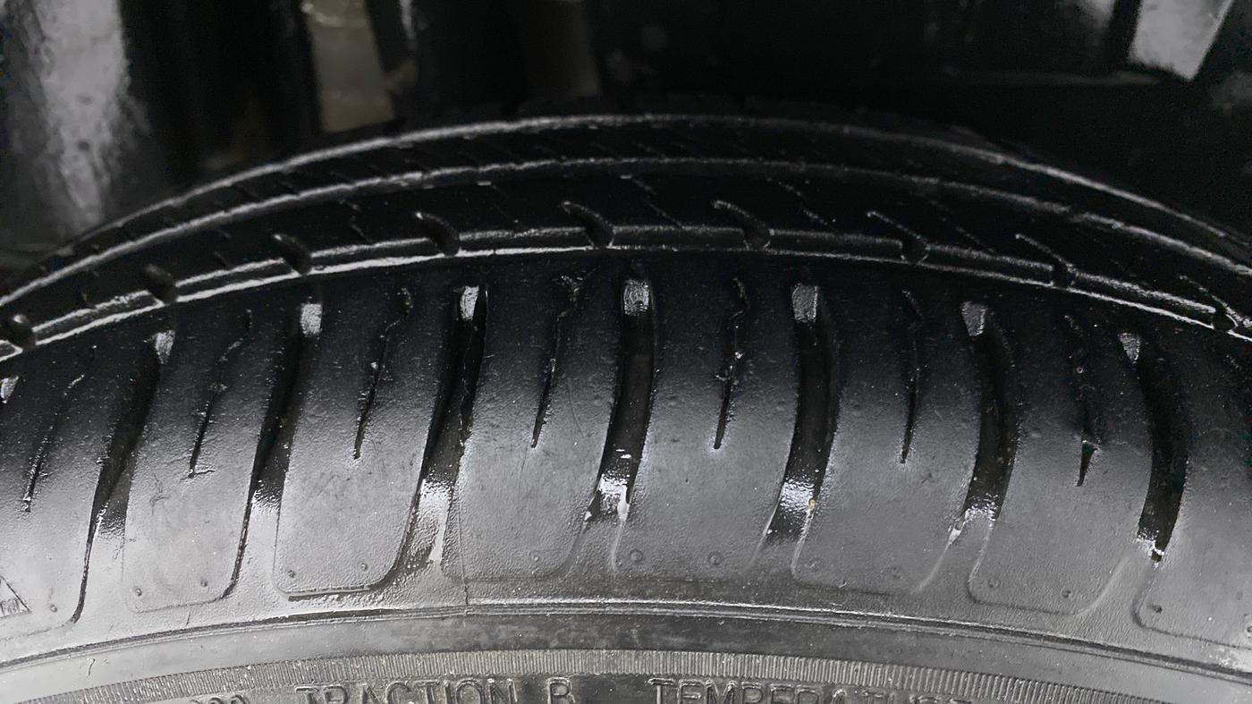 2021 Maruti Dzire VXI, Petrol, Manual, 22,789 km, Right Rear Tyre Tread
