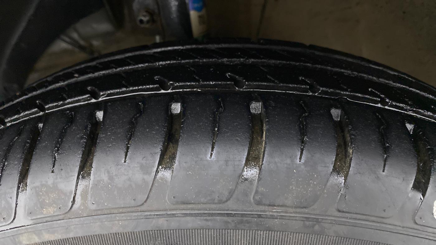 2021 Maruti Dzire VXI, Petrol, Manual, 22,789 km, Left Front Tyre Tread