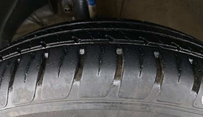 2021 Maruti Dzire VXI, Petrol, Manual, 22,789 km, Left Front Tyre Tread