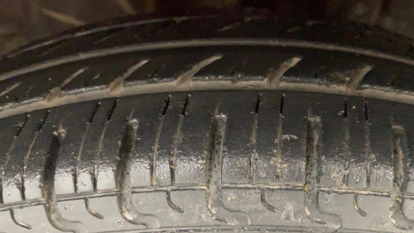 2016 Datsun Redi Go T, Petrol, Manual, 22,154 km, Right Front Tyre Tread