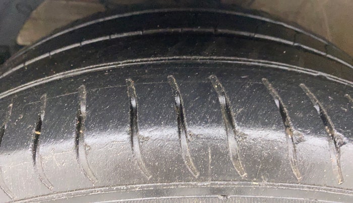 2020 Maruti Swift LXI, Petrol, Manual, 26,600 km, Left Front Tyre Tread