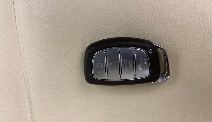 2021 Hyundai NEW I20 ASTA (O) 1.2 MT, Petrol, Manual, 13,491 km, Key Close Up