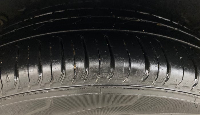 2021 Hyundai NEW I20 ASTA (O) 1.2 MT, Petrol, Manual, 13,491 km, Right Rear Tyre Tread