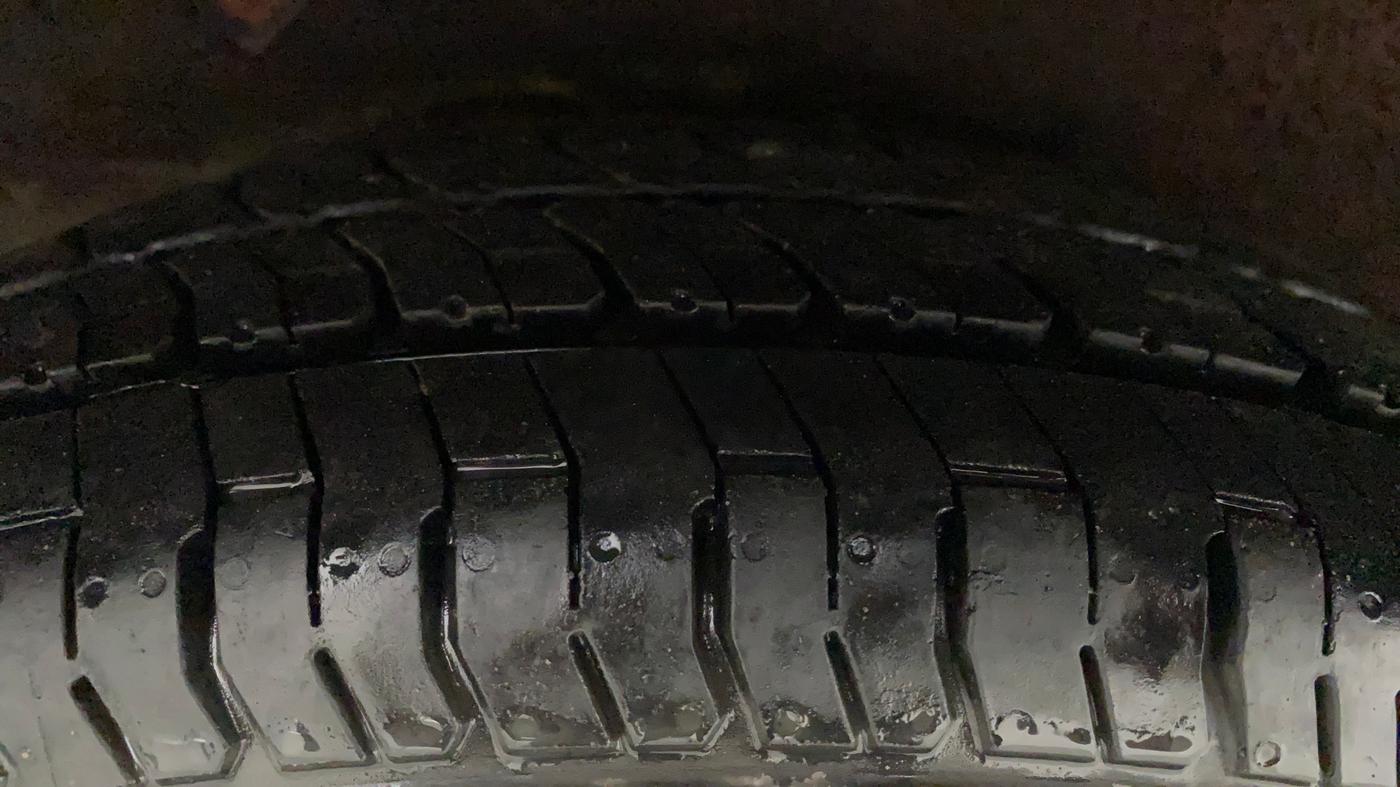 2010 Hyundai i10 MAGNA 1.2, Petrol, Manual, 39,831 km, Right Rear Tyre Tread