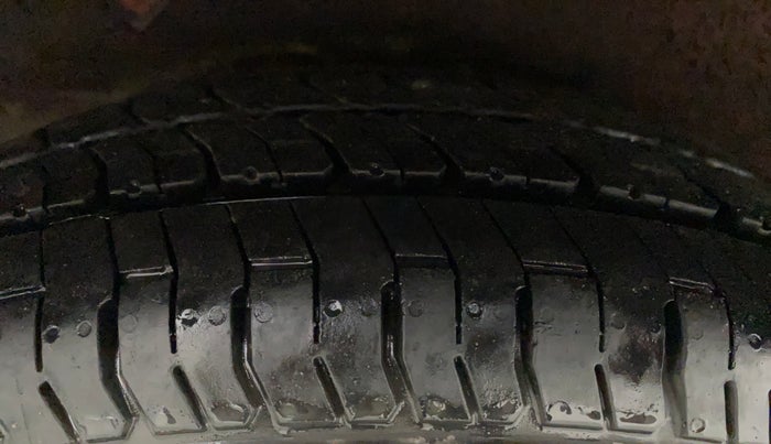 2010 Hyundai i10 MAGNA 1.2, Petrol, Manual, 39,831 km, Right Rear Tyre Tread