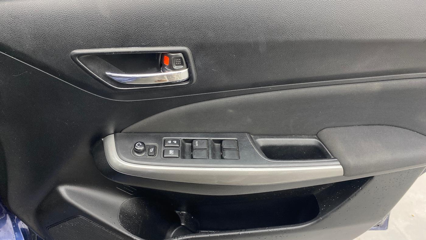 2018 Maruti Swift ZXI AMT, Petrol, Automatic, 41,058 km, Driver Side Door Panels Control