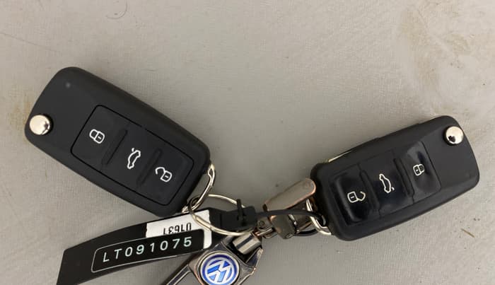 2020 Volkswagen Vento HIGHLINE 1.0L TSI, Petrol, Manual, 72,576 km, Key Close Up