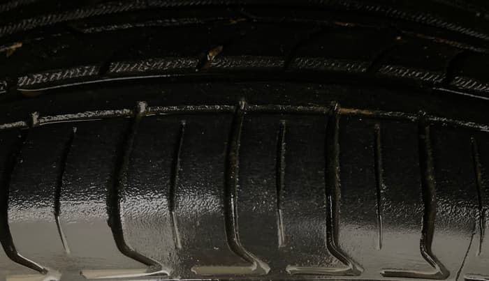 2020 Volkswagen Vento HIGHLINE 1.0L TSI, Petrol, Manual, 72,576 km, Left Front Tyre Tread