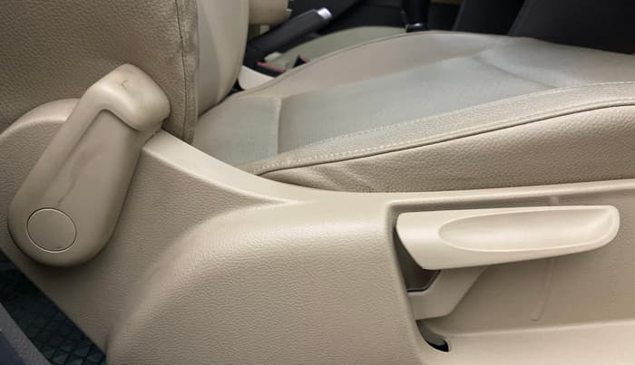 2020 Volkswagen Vento HIGHLINE 1.0L TSI, Petrol, Manual, 72,576 km, Driver Side Adjustment Panel