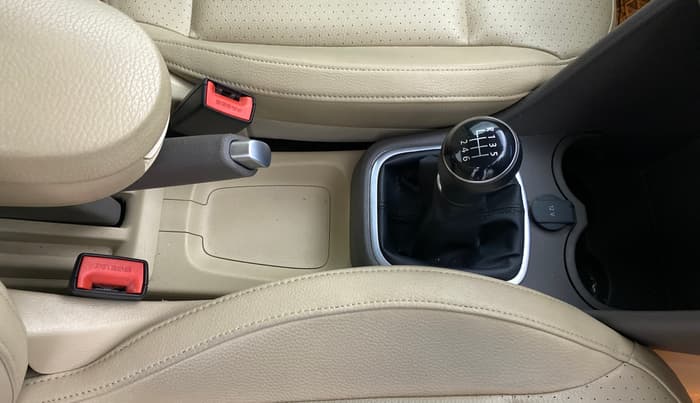 2020 Volkswagen Vento HIGHLINE 1.0L TSI, Petrol, Manual, 72,576 km, Gear Lever