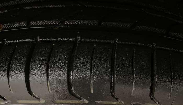 2020 Volkswagen Vento HIGHLINE 1.0L TSI, Petrol, Manual, 72,576 km, Right Front Tyre Tread