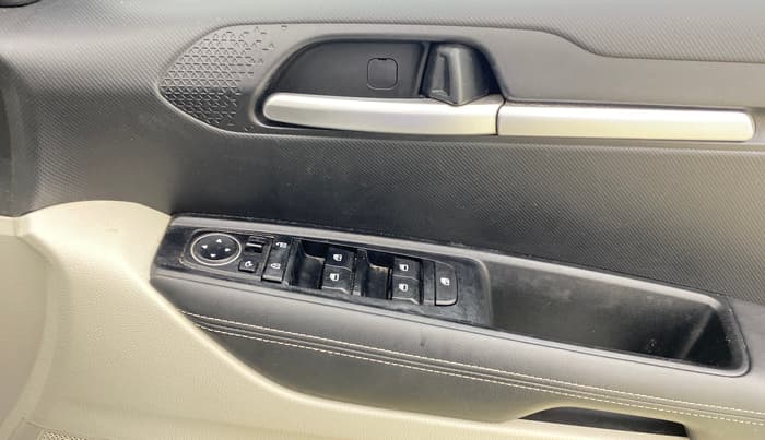 2021 KIA SONET HTX 1.0 IMT, Petrol, Manual, 60,596 km, Driver Side Door Panels Control