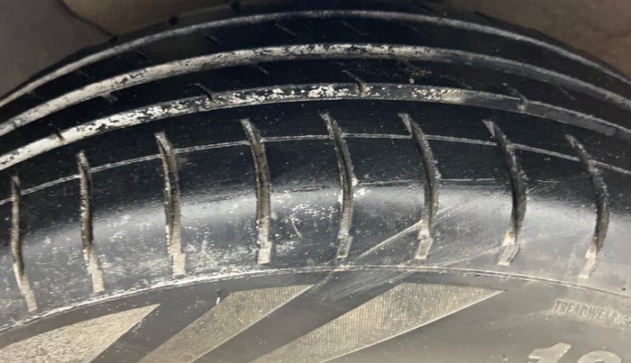 2017 Hyundai Elite i20 SPORTZ 1.2, Petrol, Manual, 63,020 km, Left Front Tyre Tread