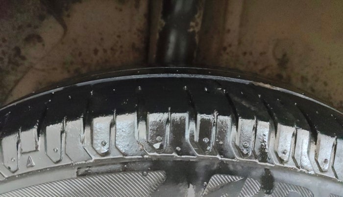 2016 Hyundai Elite i20 SPORTZ 1.2, Petrol, Manual, 1,15,706 km, Right Rear Tyre Tread