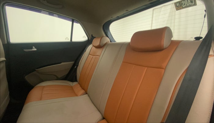 2016 Hyundai Grand i10 ASTA AT 1.2 KAPPA VTVT, Petrol, Automatic, 70,453 km, Right Side Rear Door Cabin