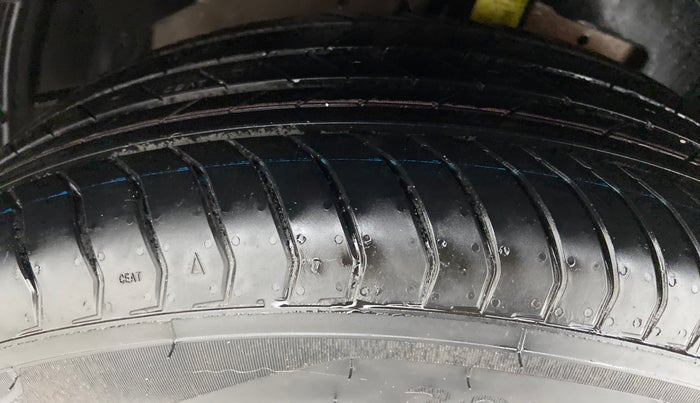 2018 Ford Ecosport 1.5TITANIUM TDCI, Diesel, Manual, 33,453 km, Right Front Tyre Tread