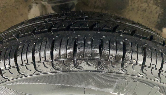 2014 Maruti Alto 800 LXI, Petrol, Manual, 61,478 km, Right Front Tyre Tread